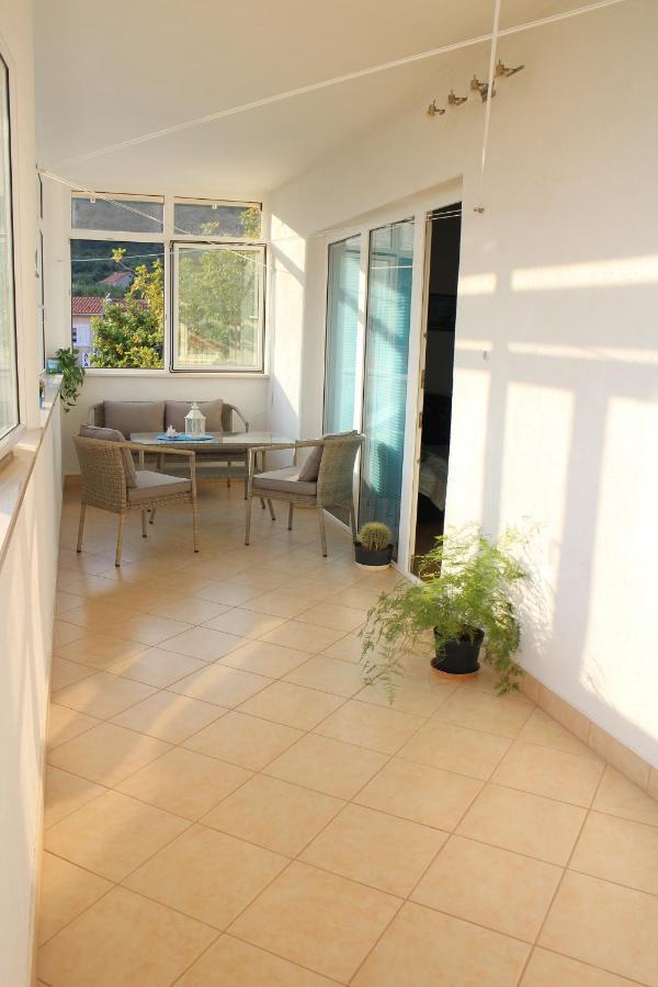 Apartment Teraferma Комижа Экстерьер фото